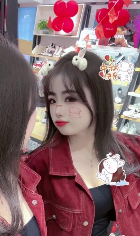 鞋店兼职小姐姐