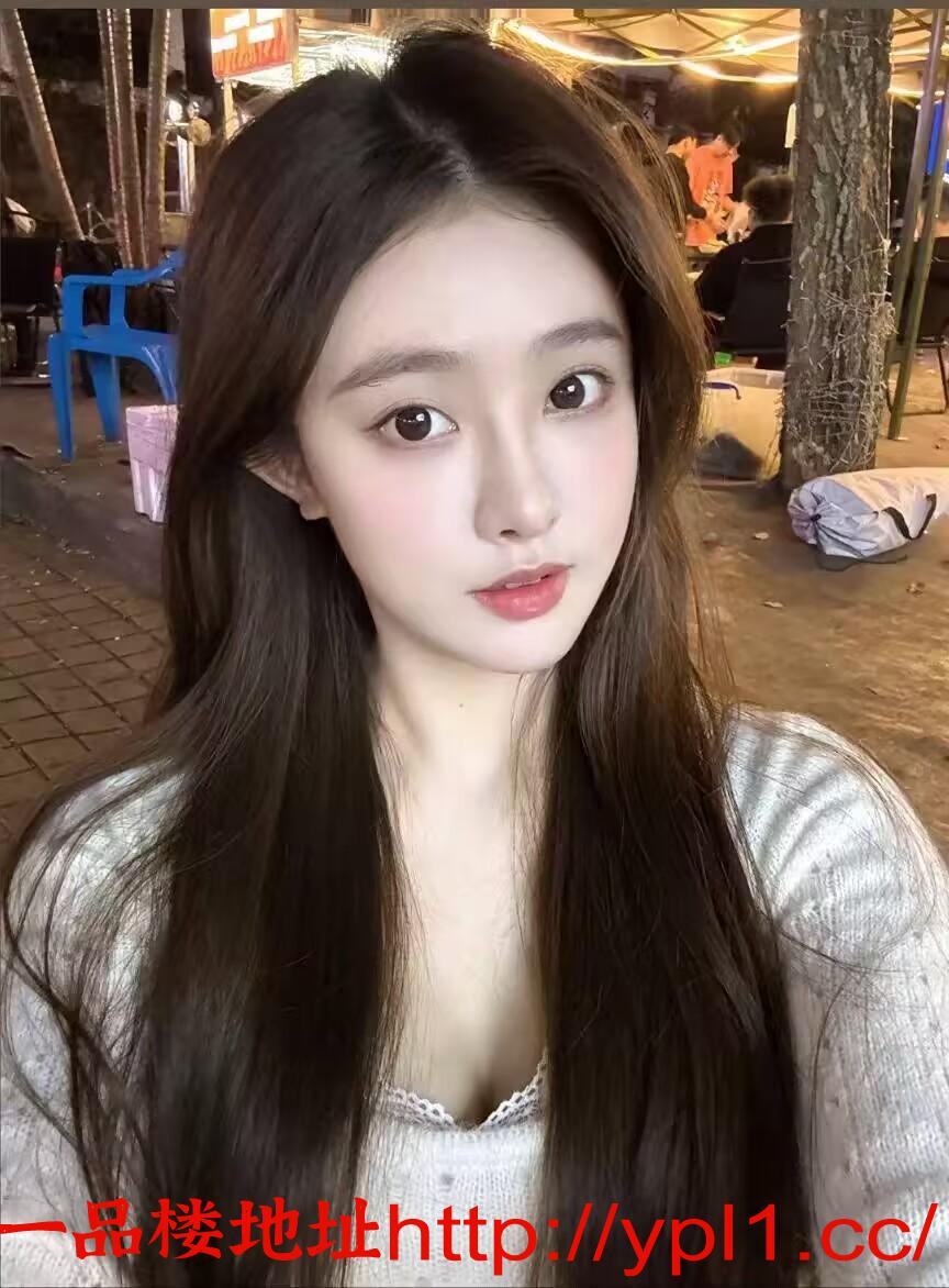 20岁极品美女粉嫩蝴蝶B水多透明拉丝