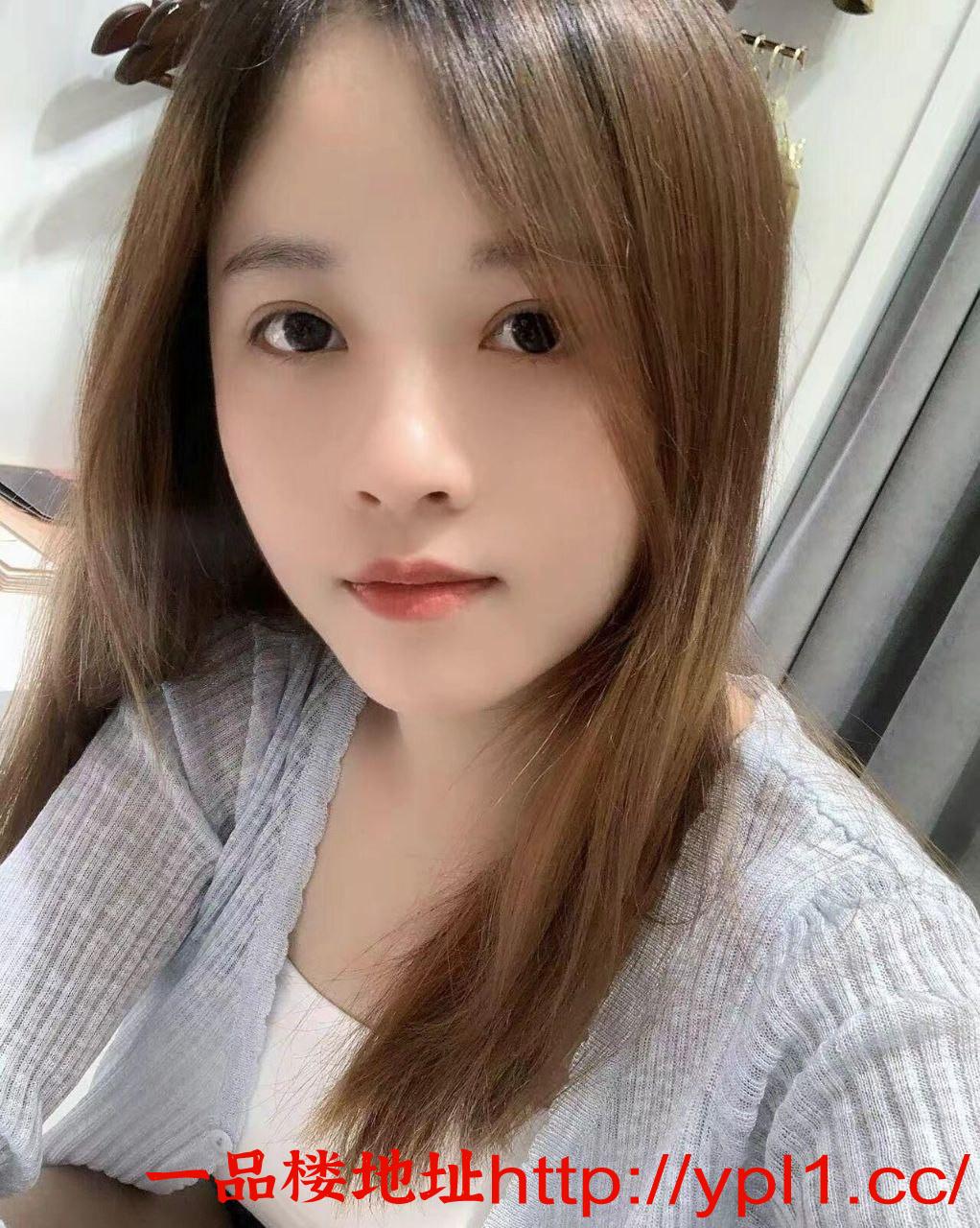 天山娇艳小女友