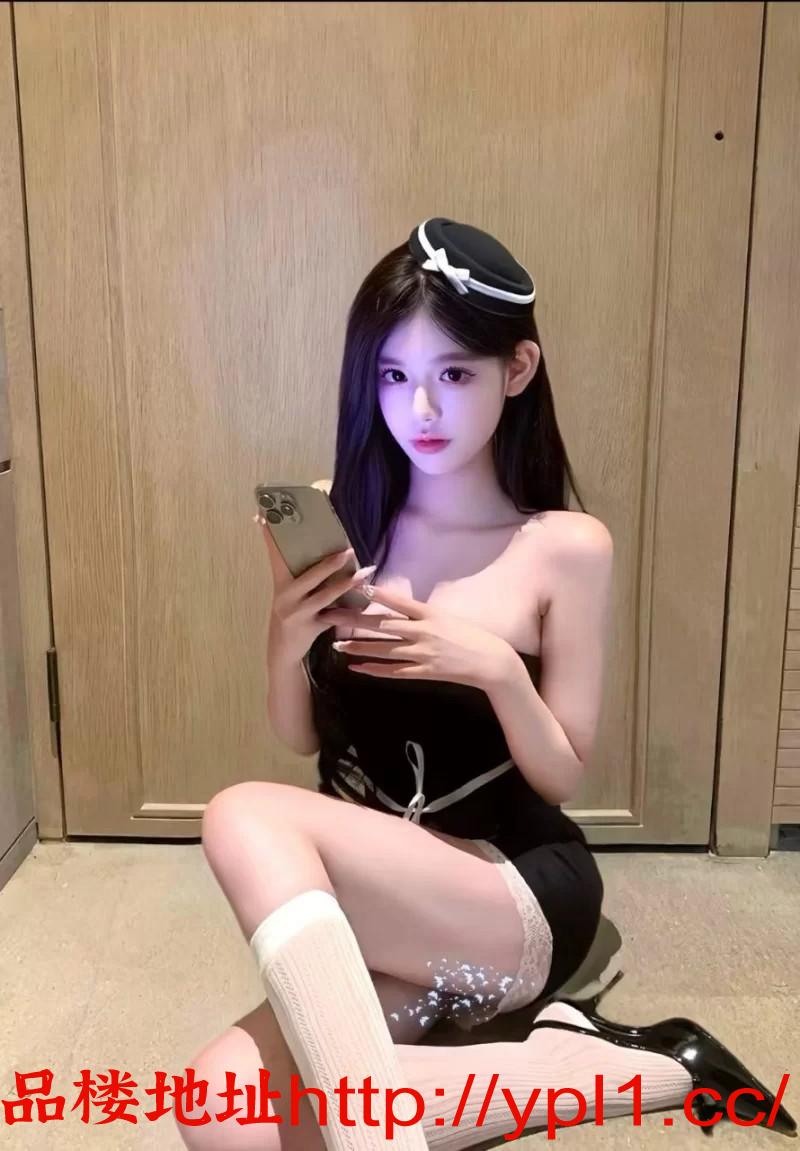 前凸后翘嫩妹妹可三通