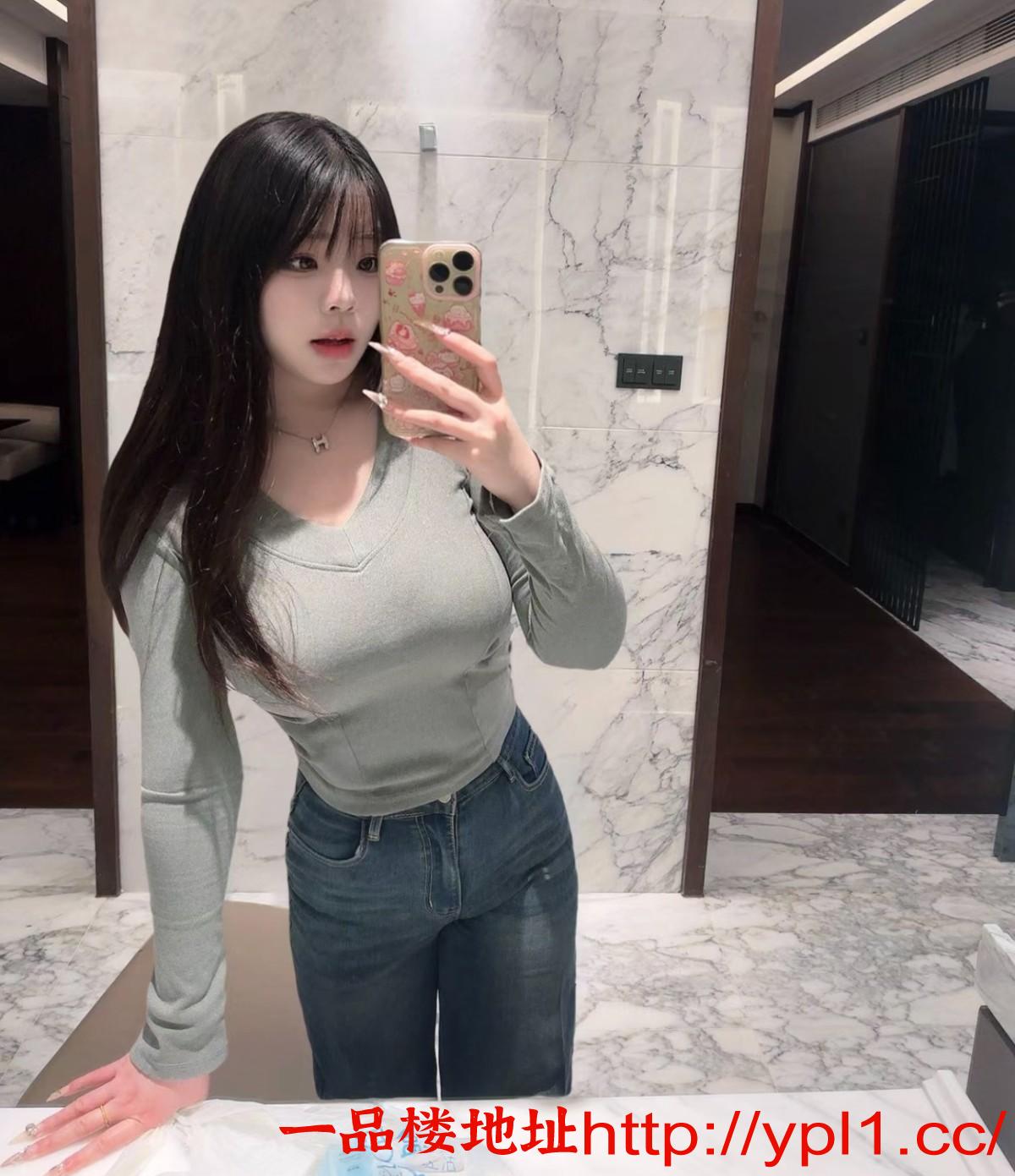 天津高冷御姐骚逼下海，黑丝深喉献身金钱