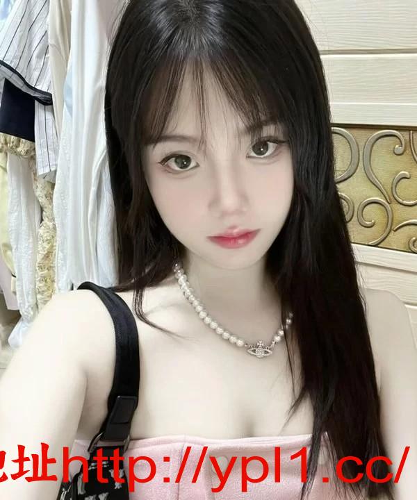 苗条身材美腿小萝莉