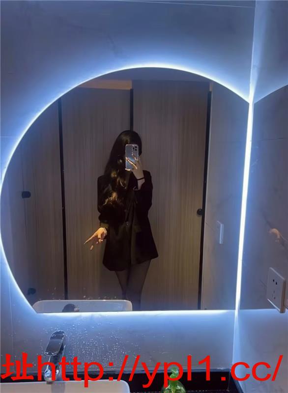 极具气质的喷水淫娃