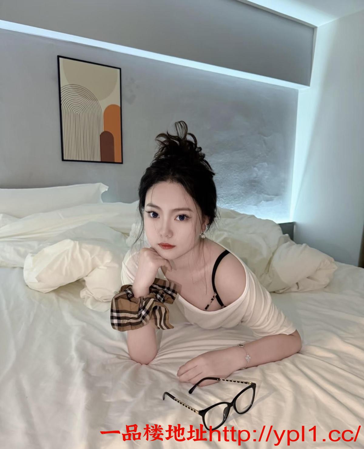 身材极品白虎嫩妹鲍鱼肥美水多