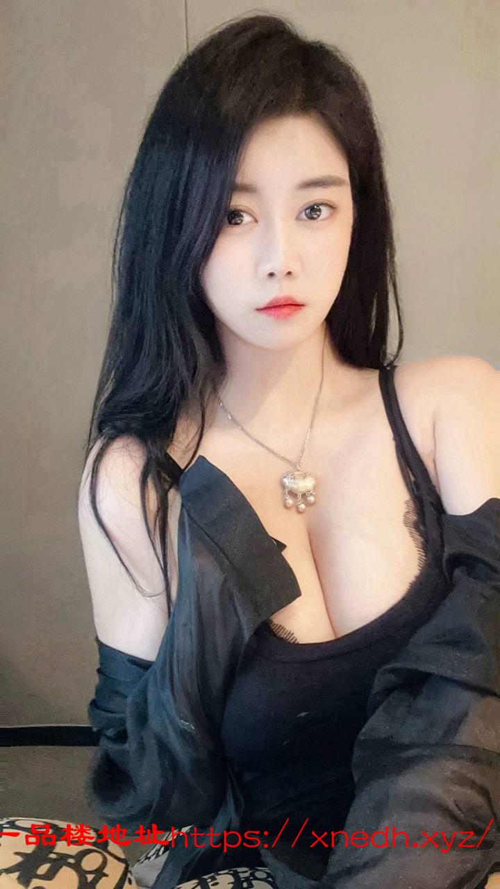 大胸嫩妹很会玩