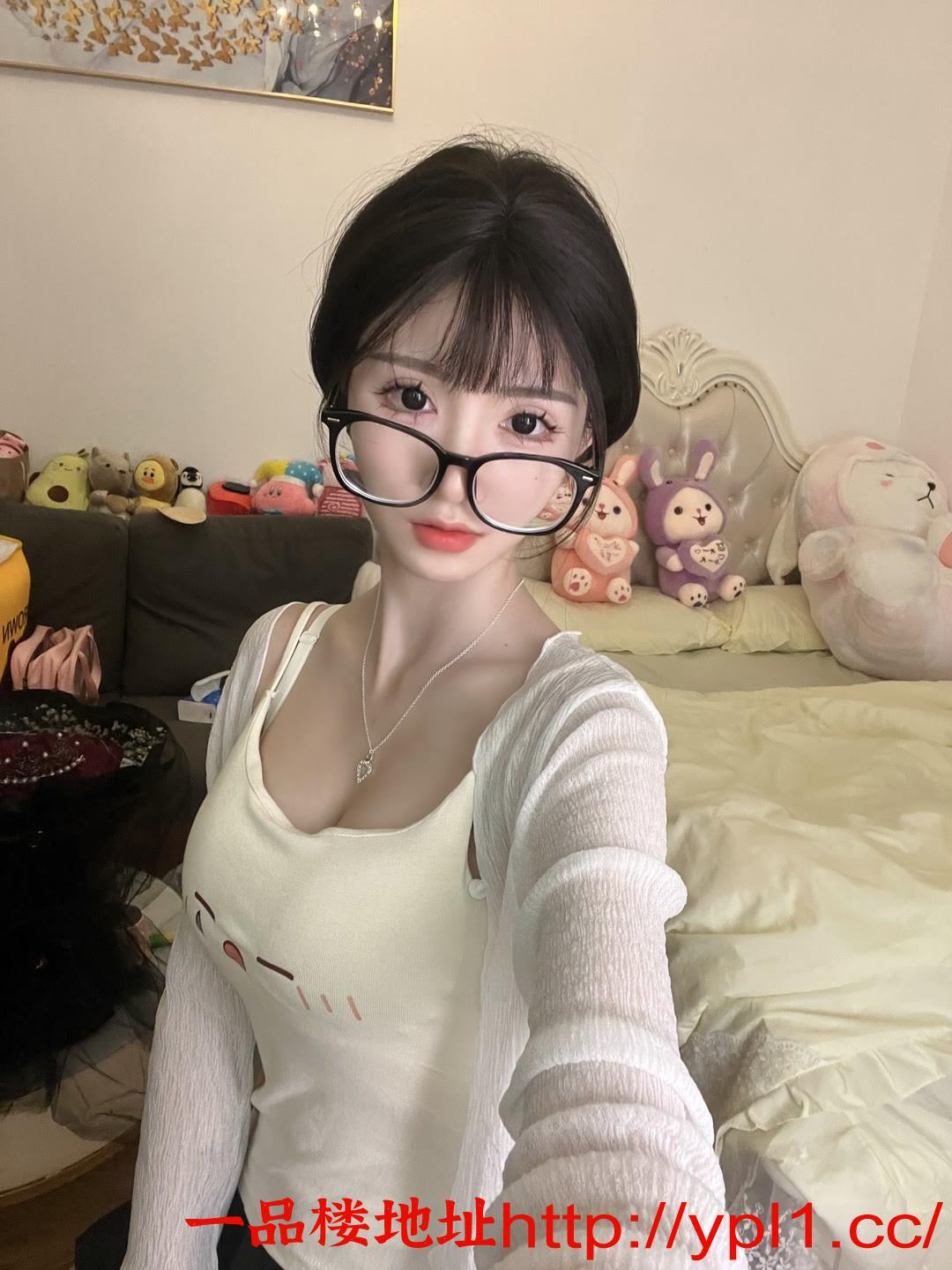 极品美乳活好蜜桃妹妹能上门兼职