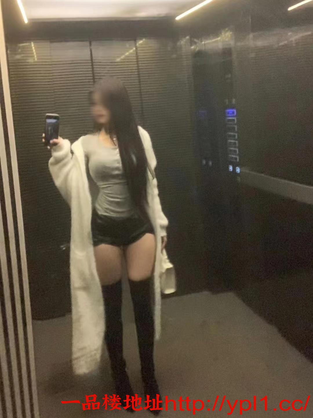 年轻漂亮身材丰满小姐姐