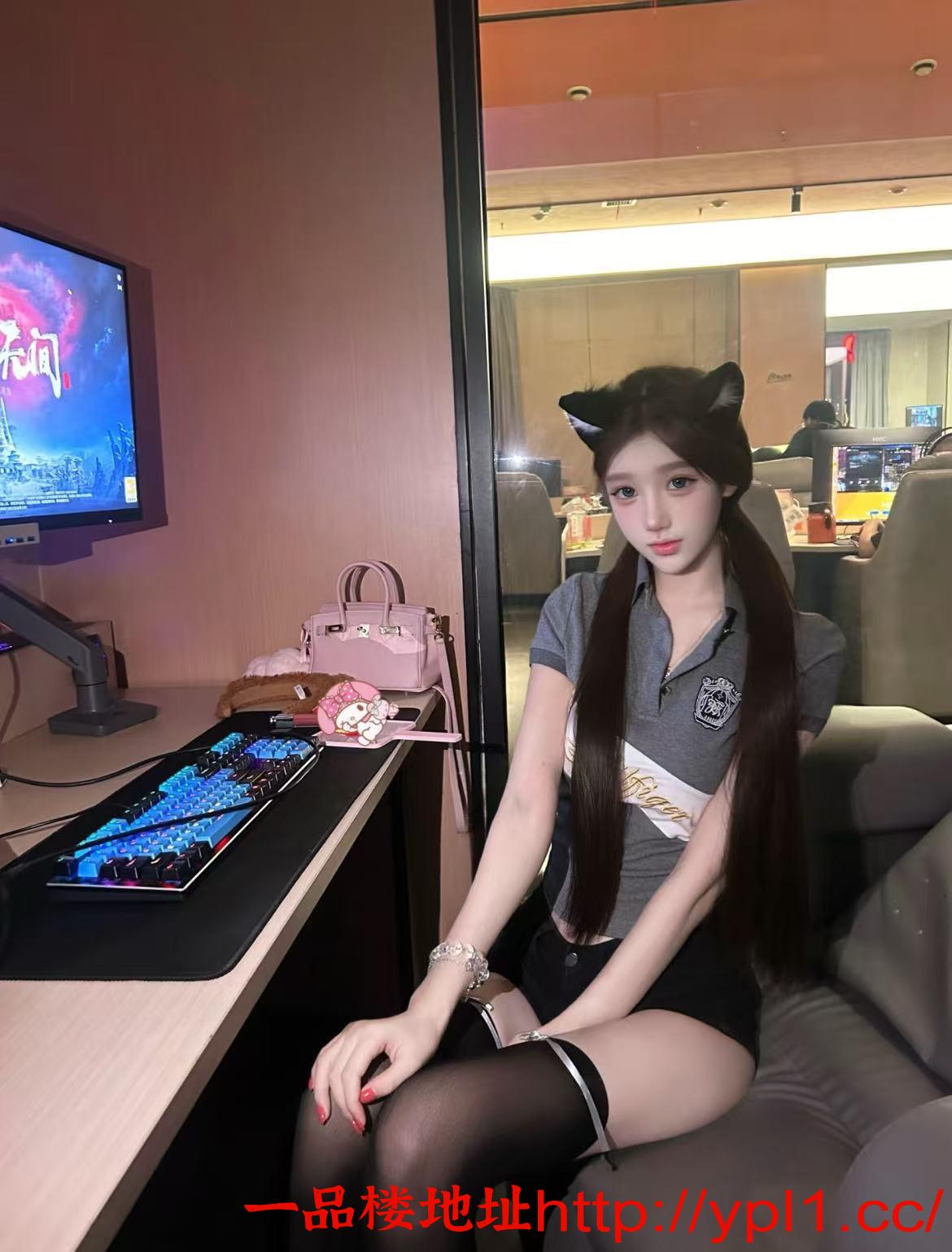 刚毕业电竞游戏陪玩猫女郎超短情趣丝袜调情做爱