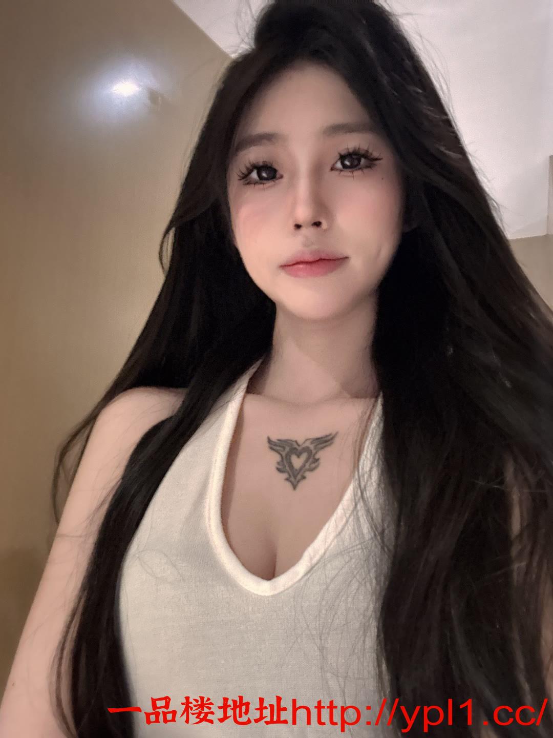 爆操00后粉嫩肥鲍小姐姐