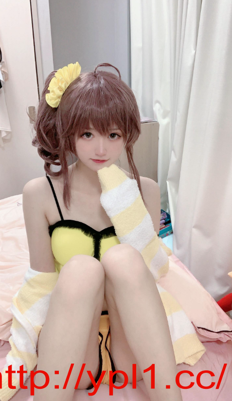 性感妹妹逼粉可颜射深喉刚开发出来很敏感