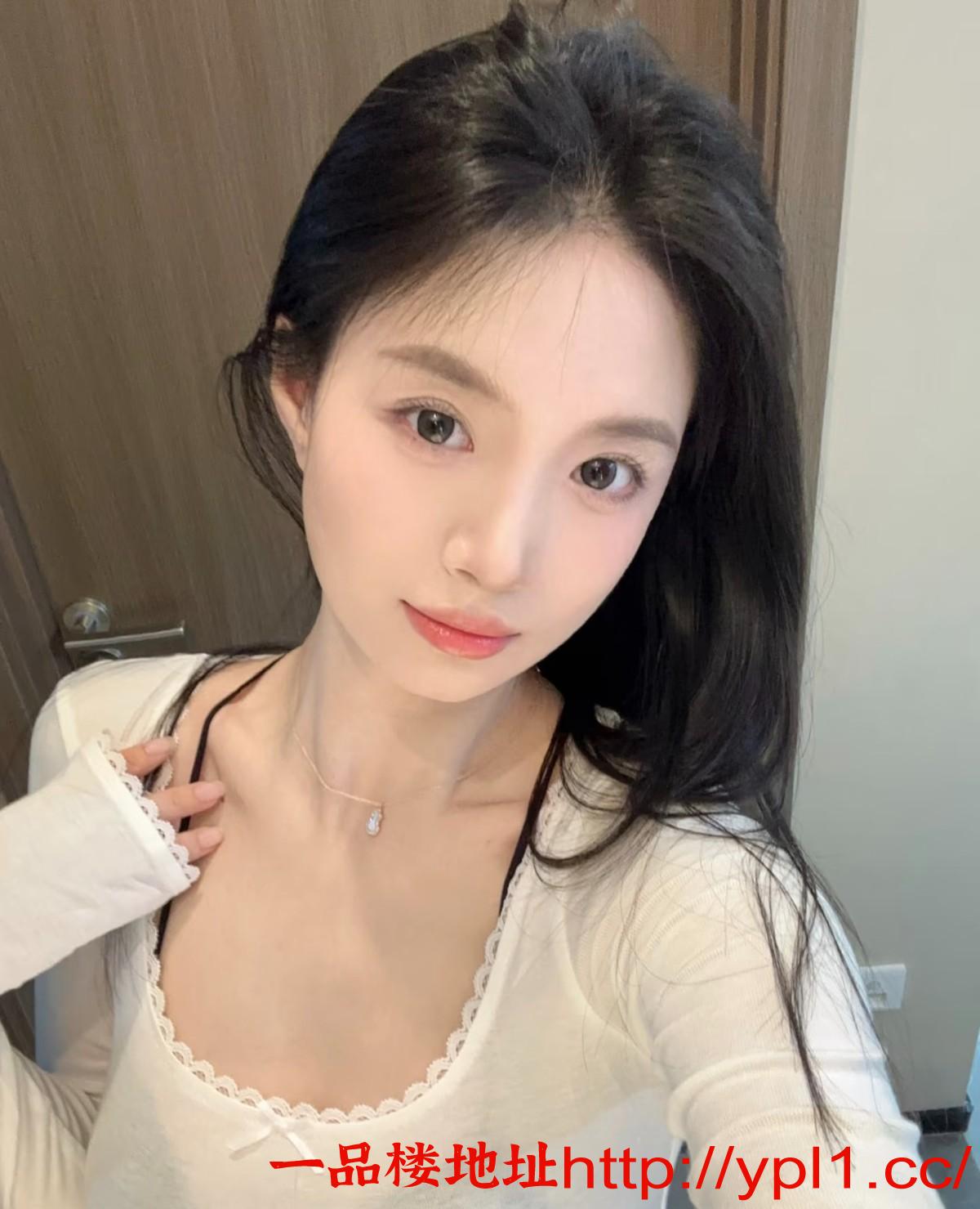 重庆反差嫩妹初沦落风尘，粉嫩紧致又会喷水