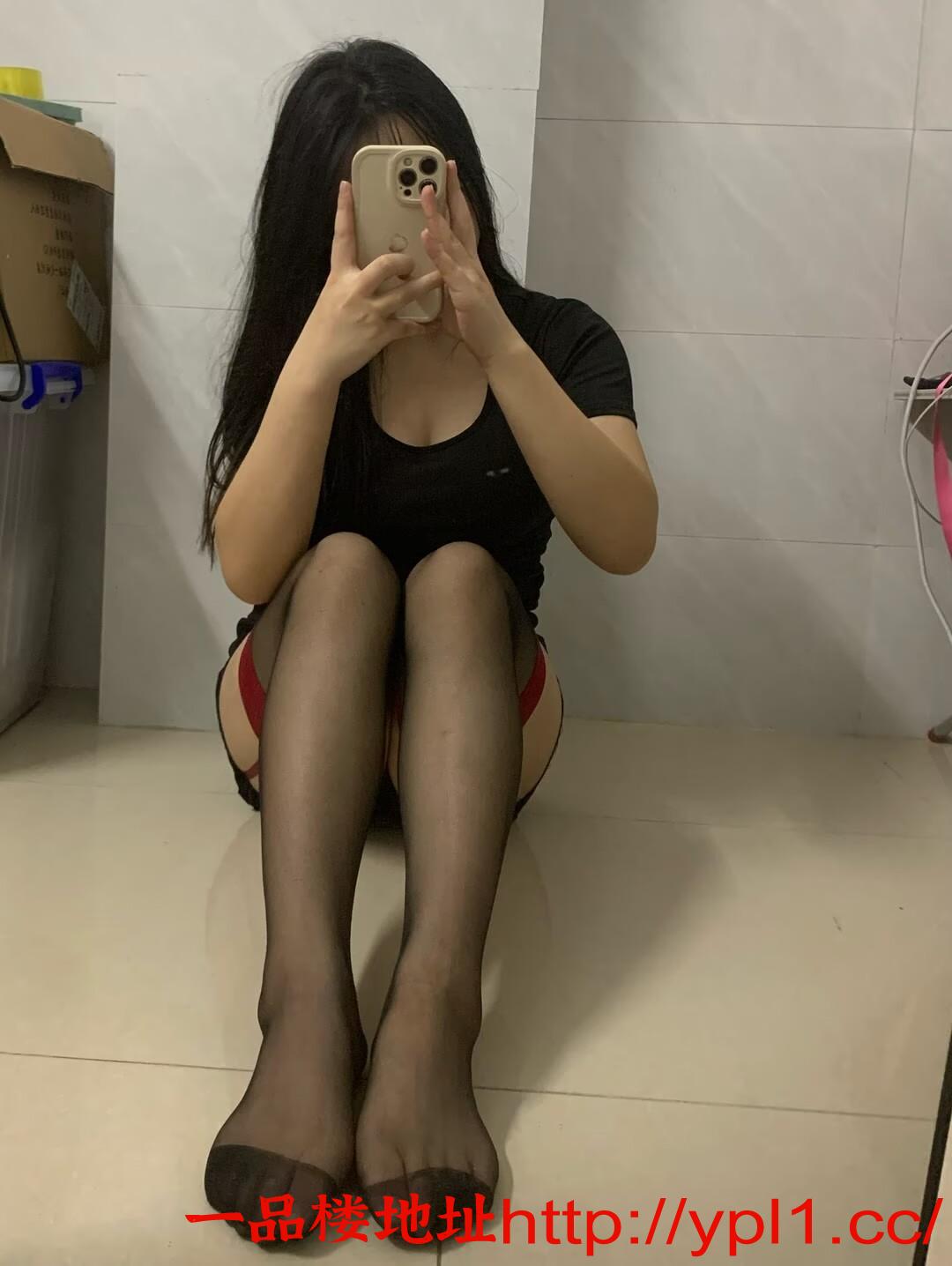 小嫩妹的粉鲍不容错过活好姿势配合