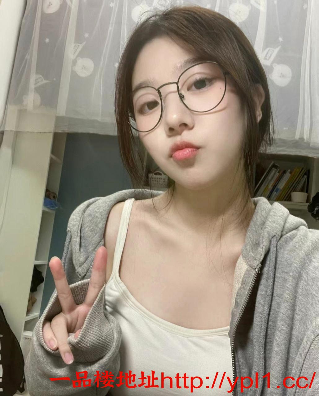 小辣妹可纯可媚还有情趣制服