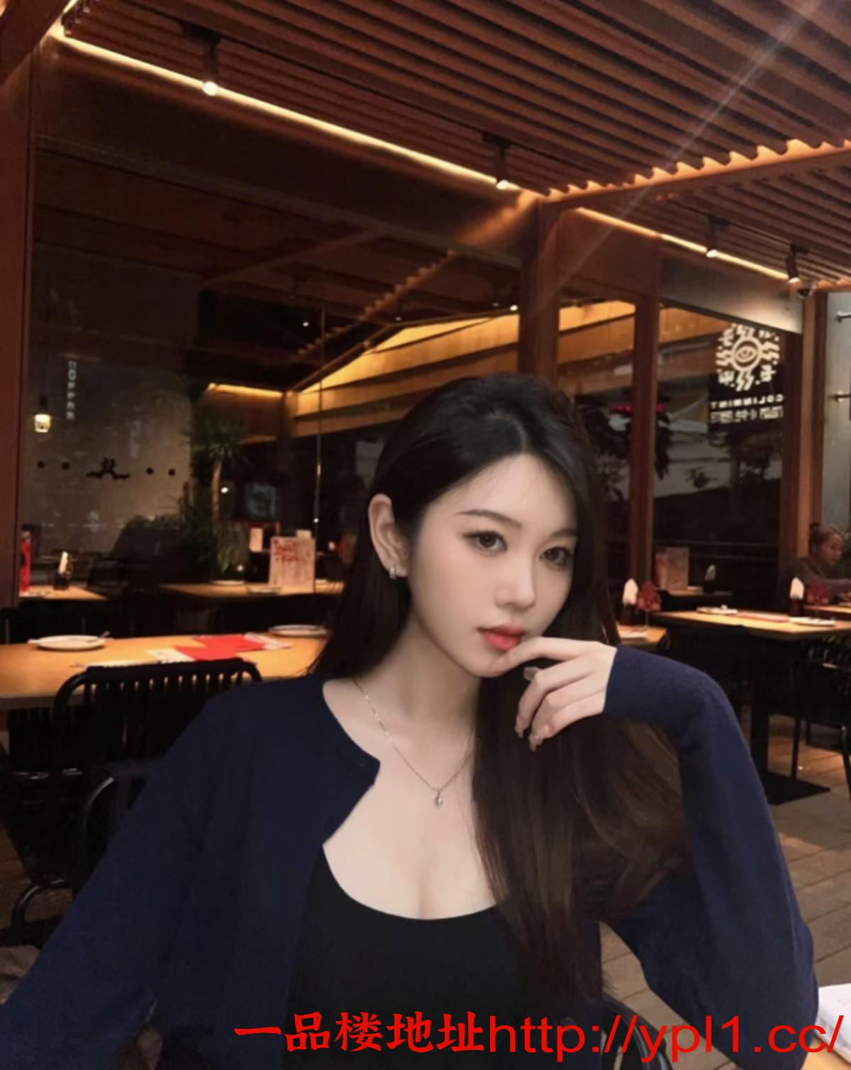 肤白酥胸抱着操