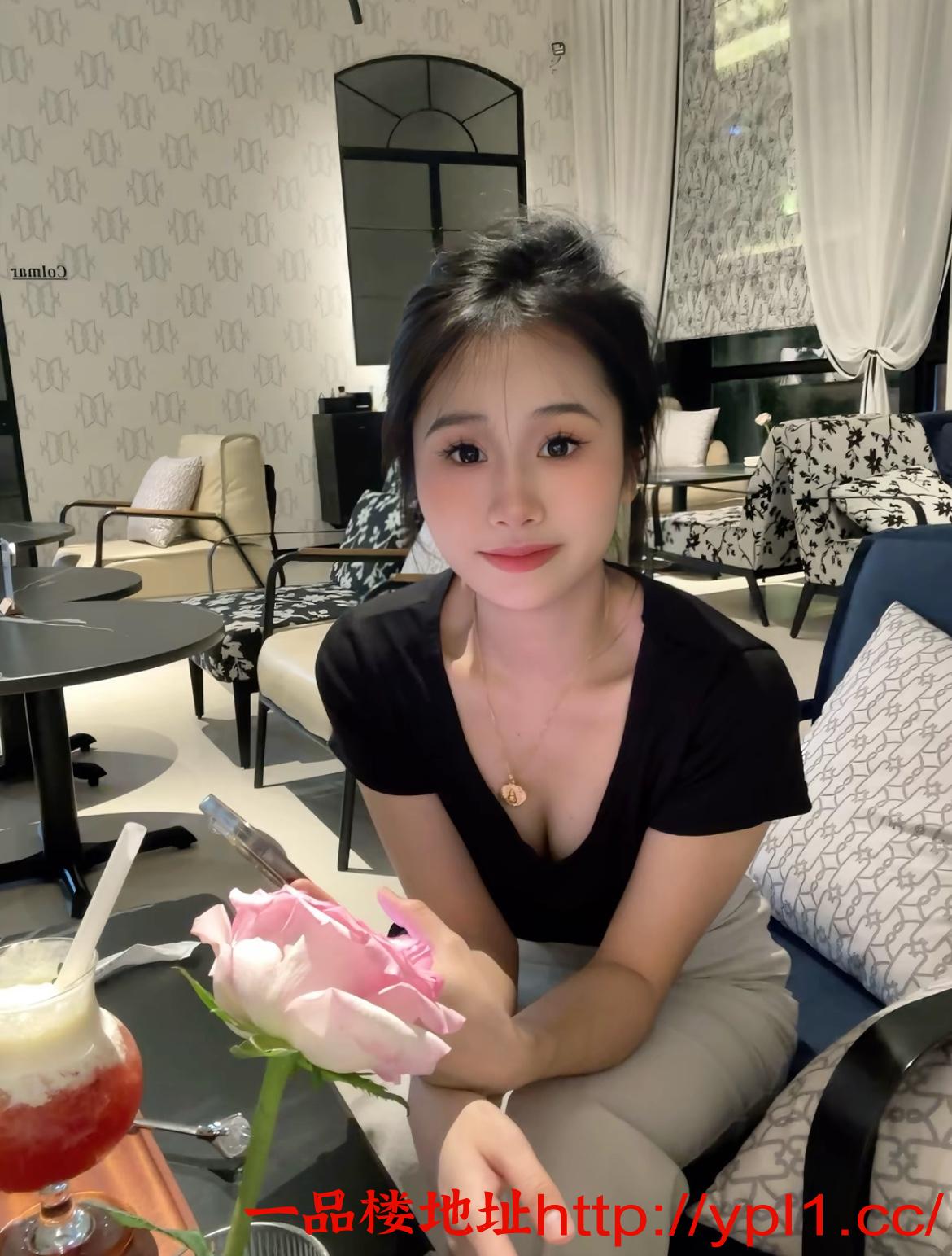 亭亭玉立粉嫩尤物兼职小奶狗