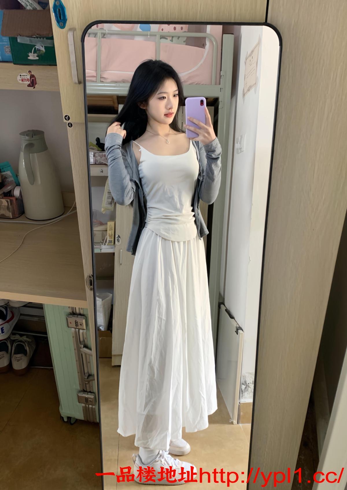 身材饱满巨乳山峰白嫩嫩的小穴敏感体质一碰流水