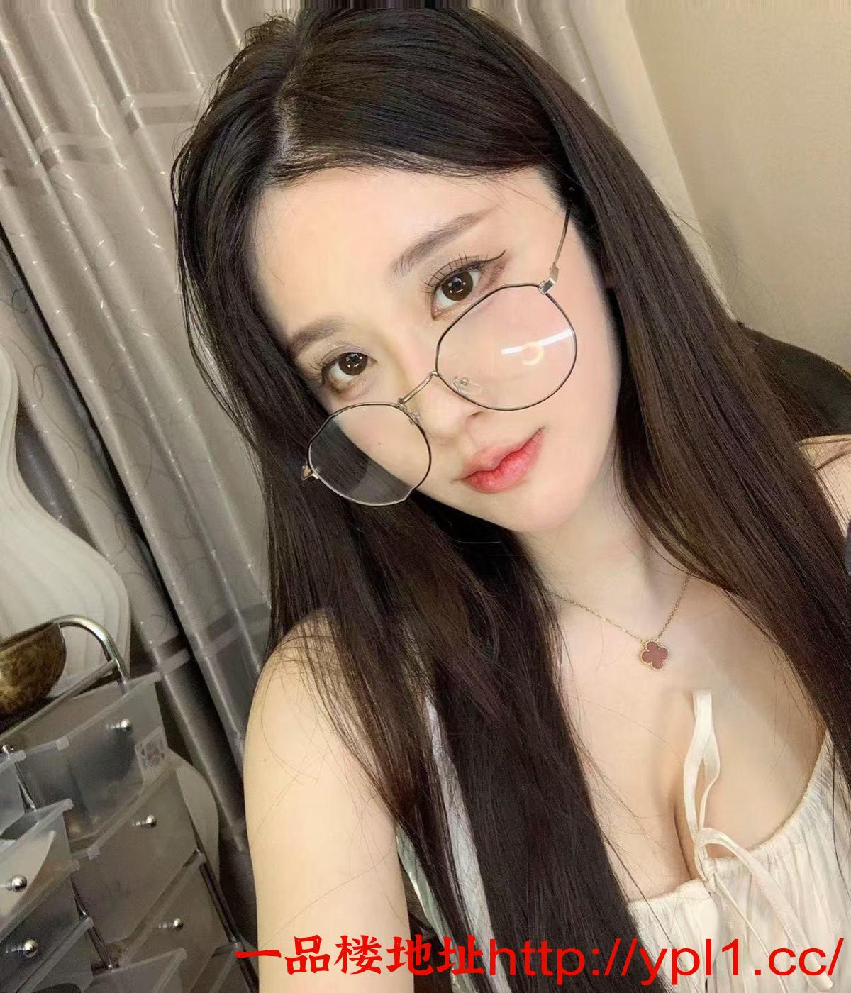 极品嫩妹是个迷人的小妖精