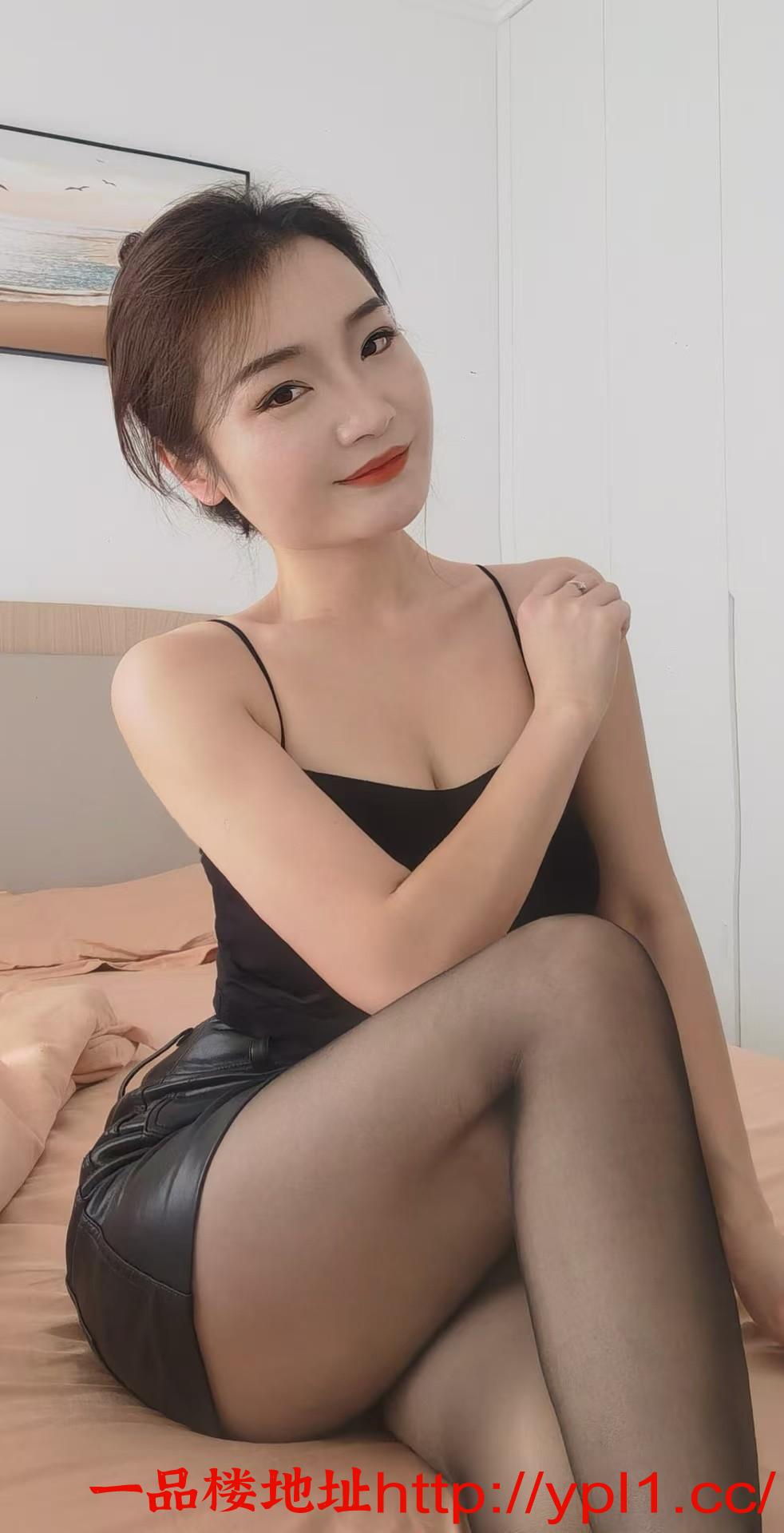 兼职瑜伽老师身材一流(已验真人)