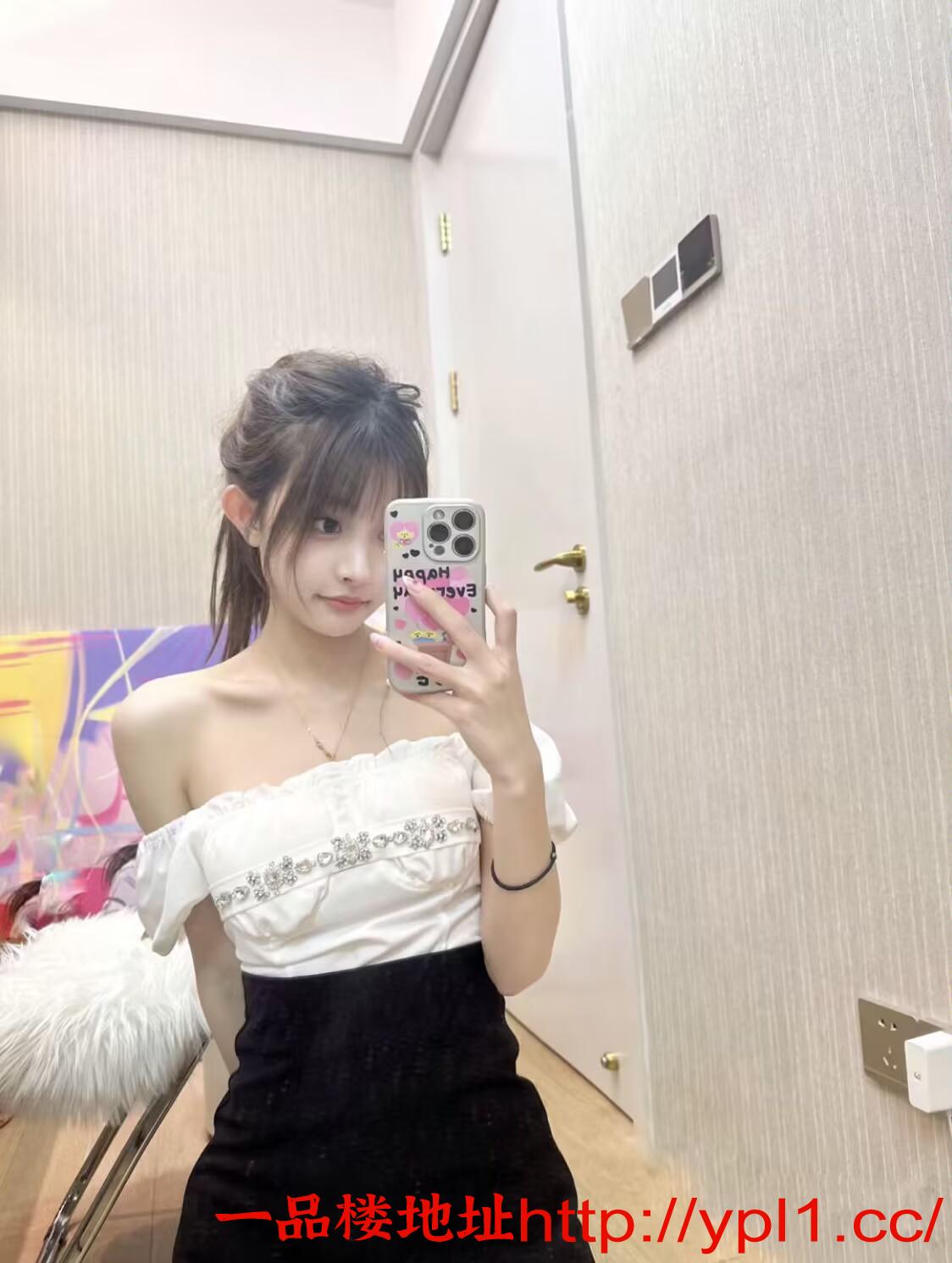 极品嫩妹给你不一样的感觉，青春活泼 姿势多 完美配合潮喷