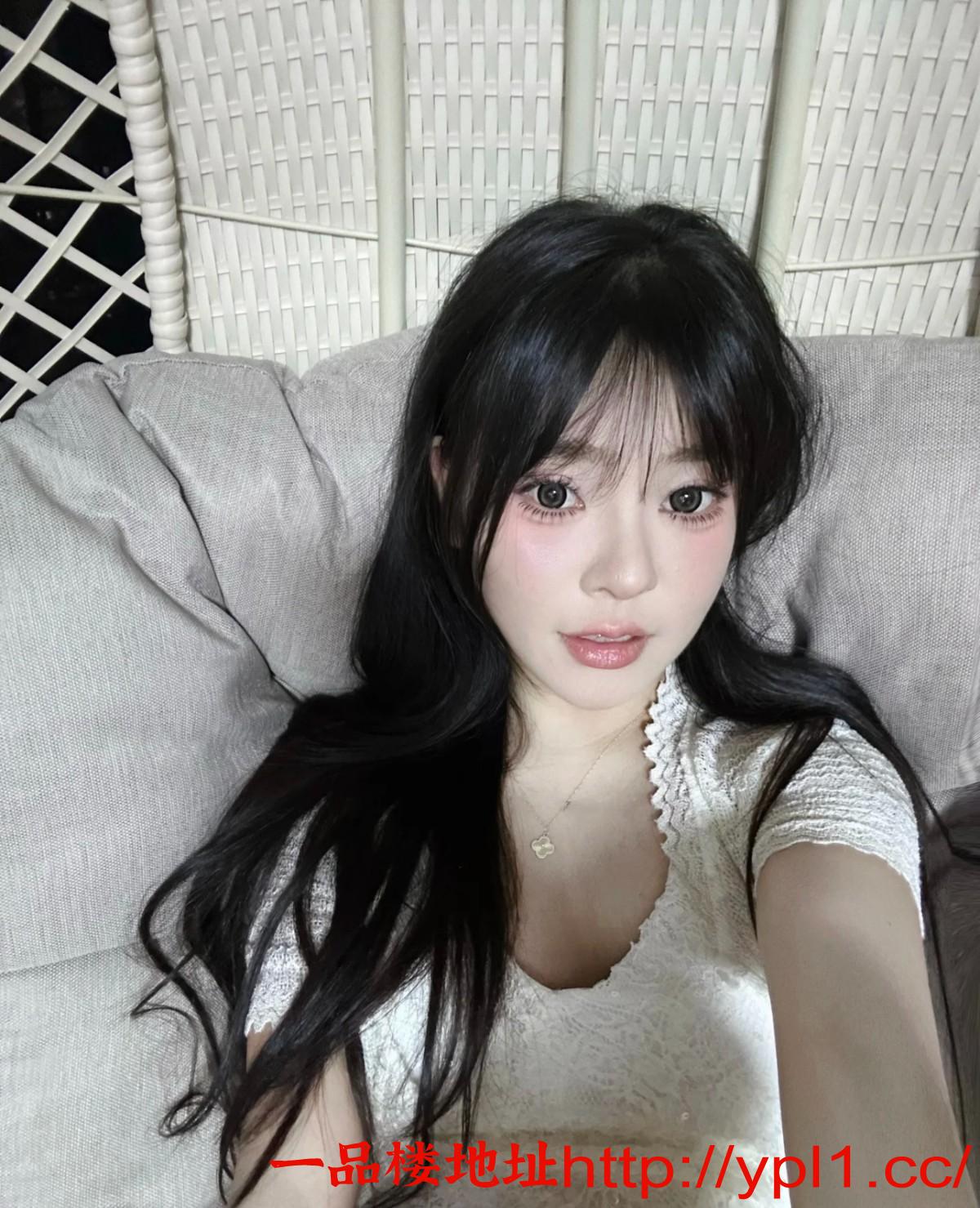 重庆极品白虎妹妹各种姿势迎合可舌吻