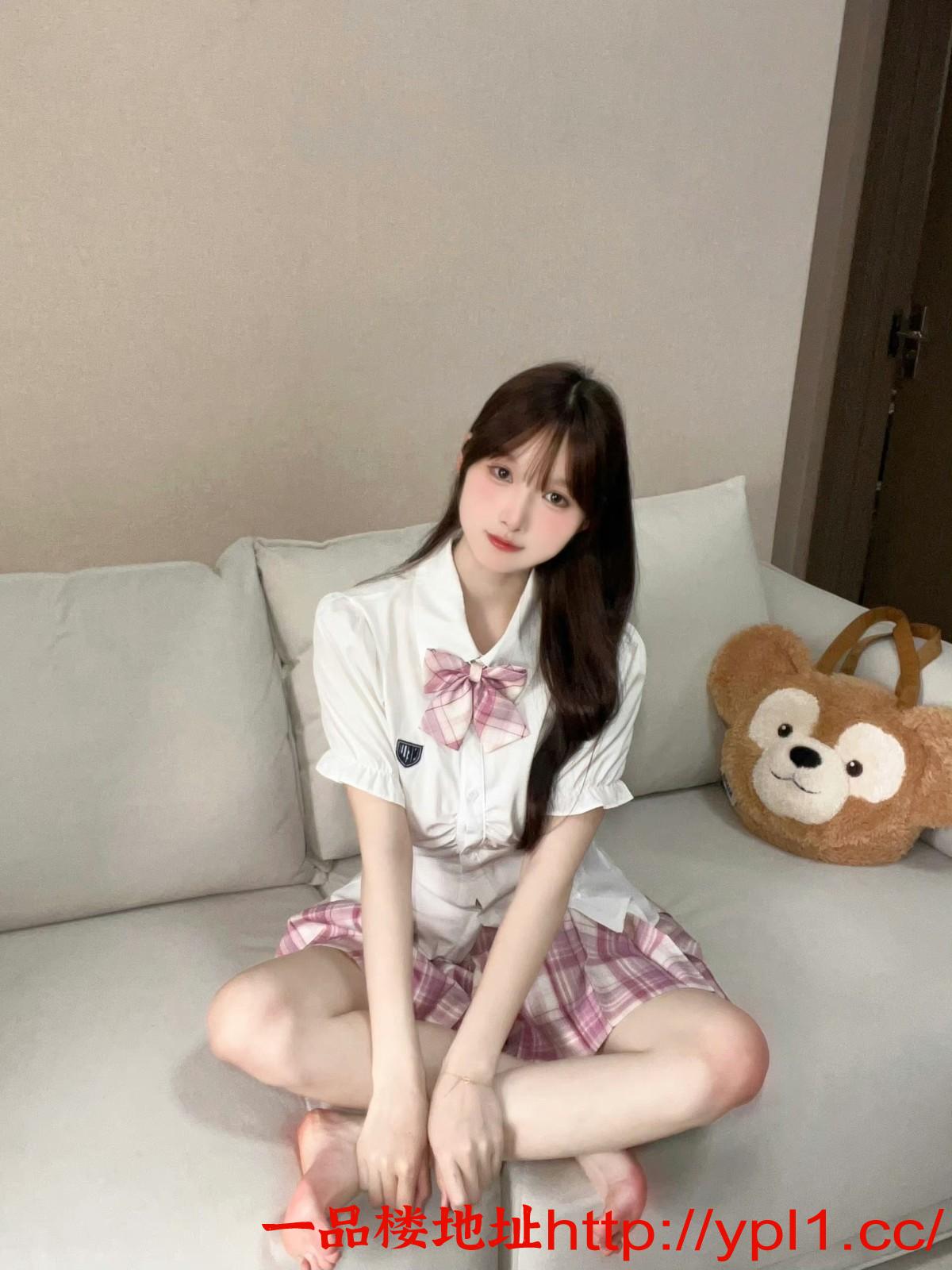 04年极品长腿学妹下海兼职