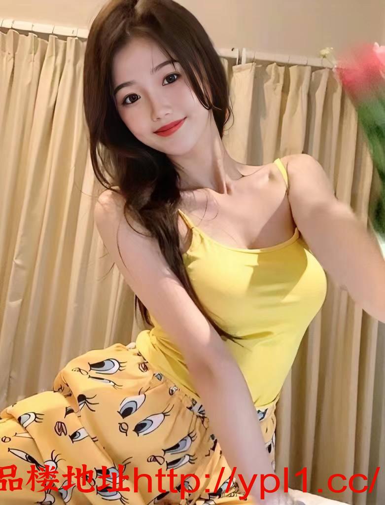 小嘴口活相当灵活特淫荡粉嫩御姐