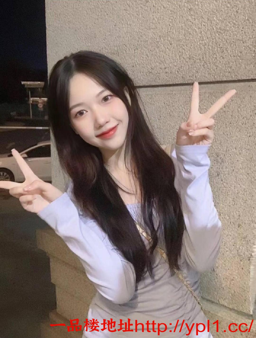 清纯粉嫩小白虎妹子