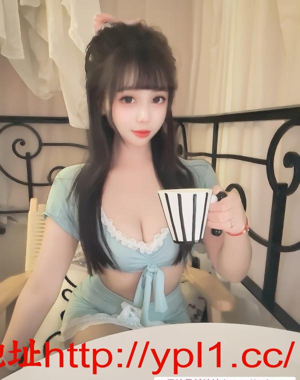 身材哇塞大胸制服诱惑美女