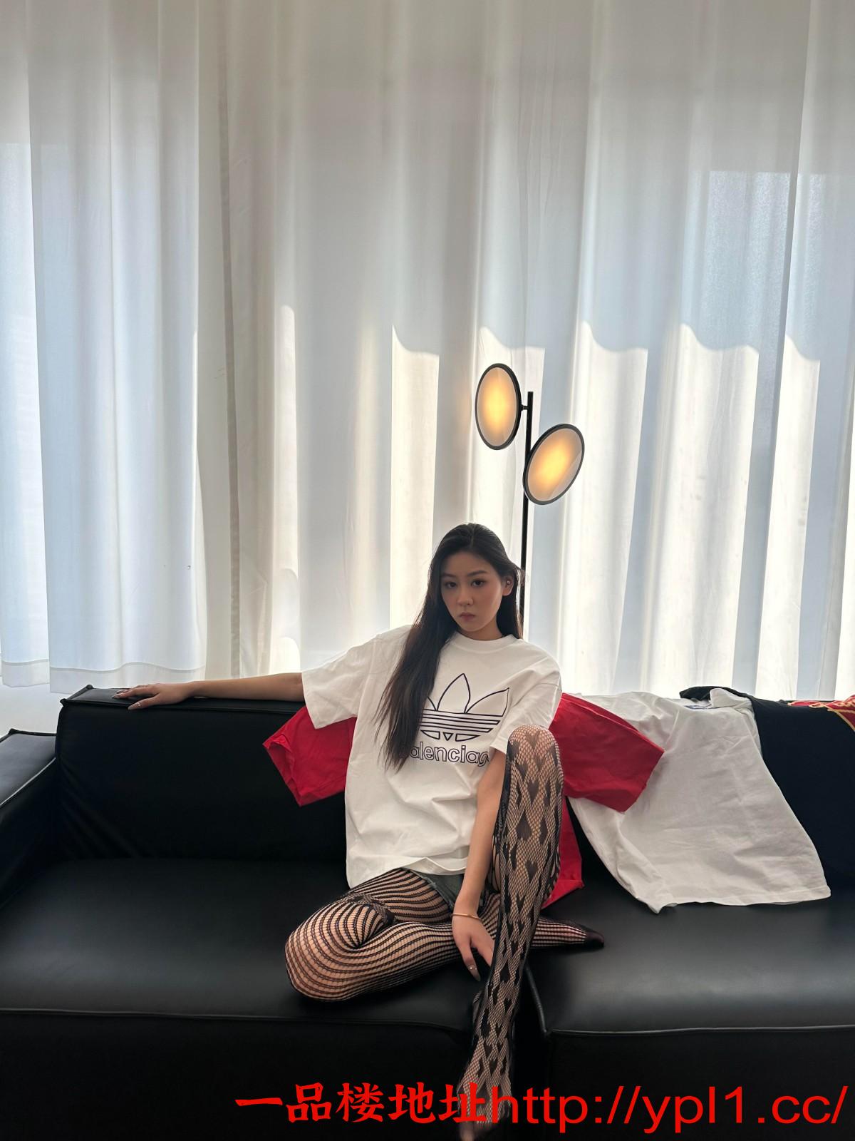 刚下海的良家小少妇，狼友们有福了