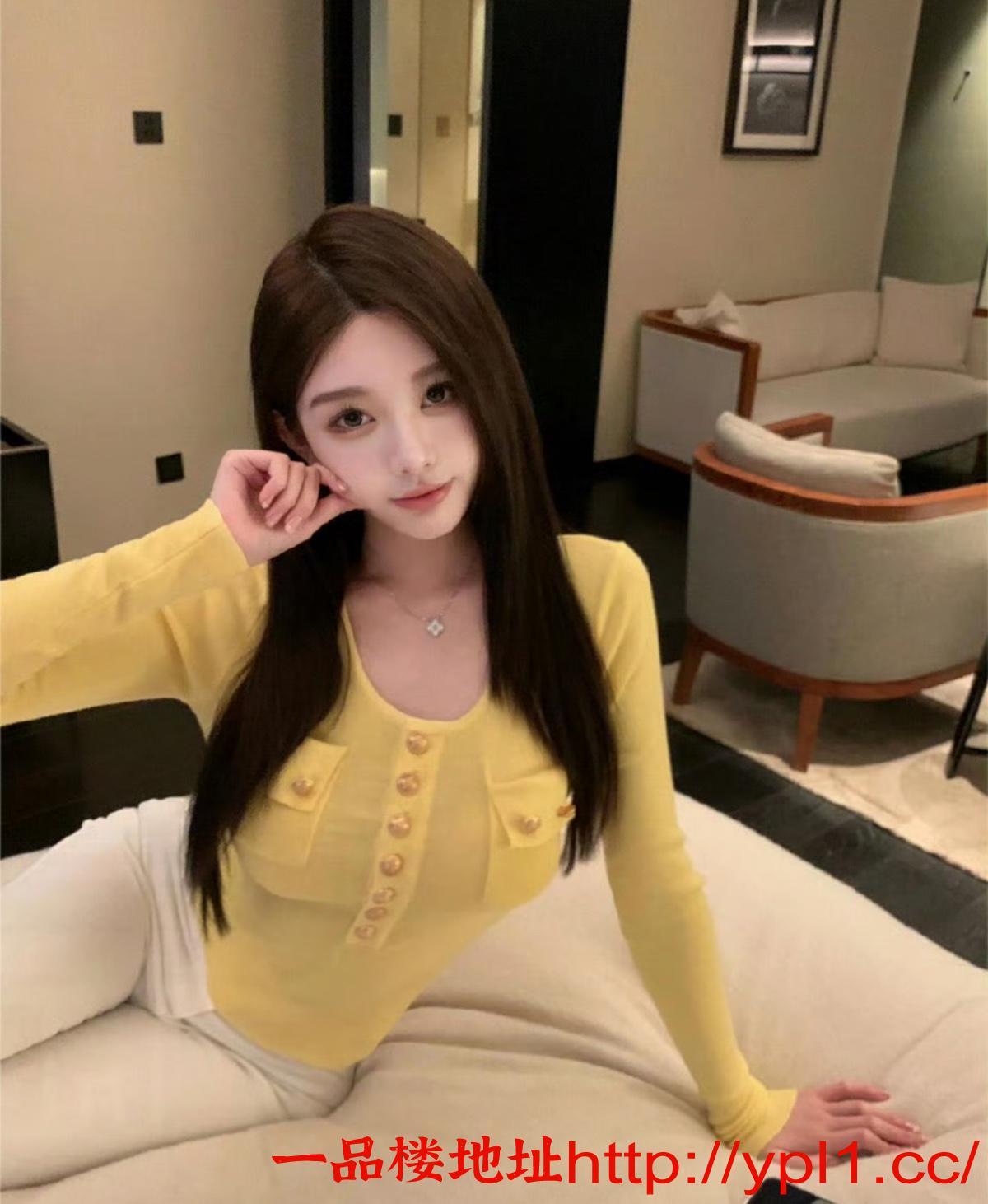 市性感大奶嫩逼小骚货