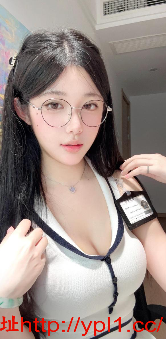 表情淫荡，传媒实习学院妹子23岁