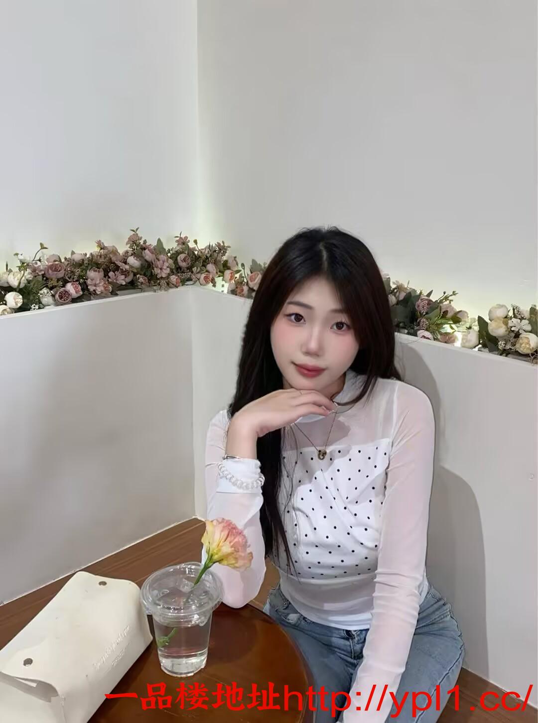 清纯嫩妹兼职下海