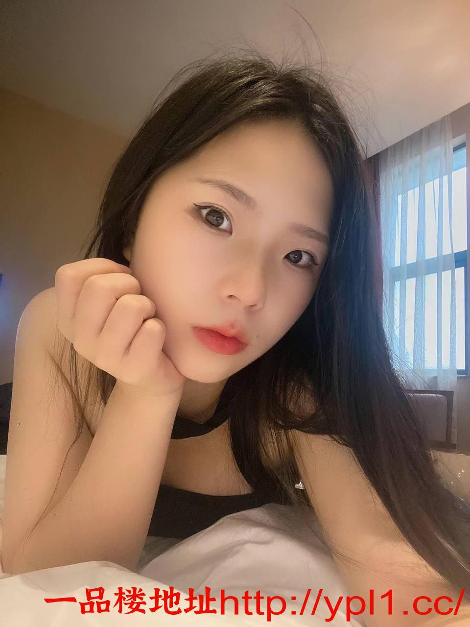 骚妹前凸后翘很性感