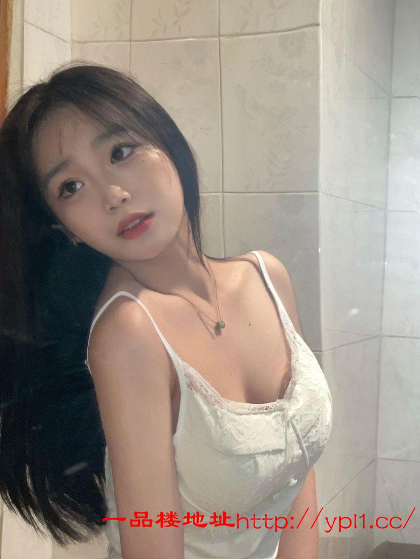 大胸小妹很会一字马潮吹