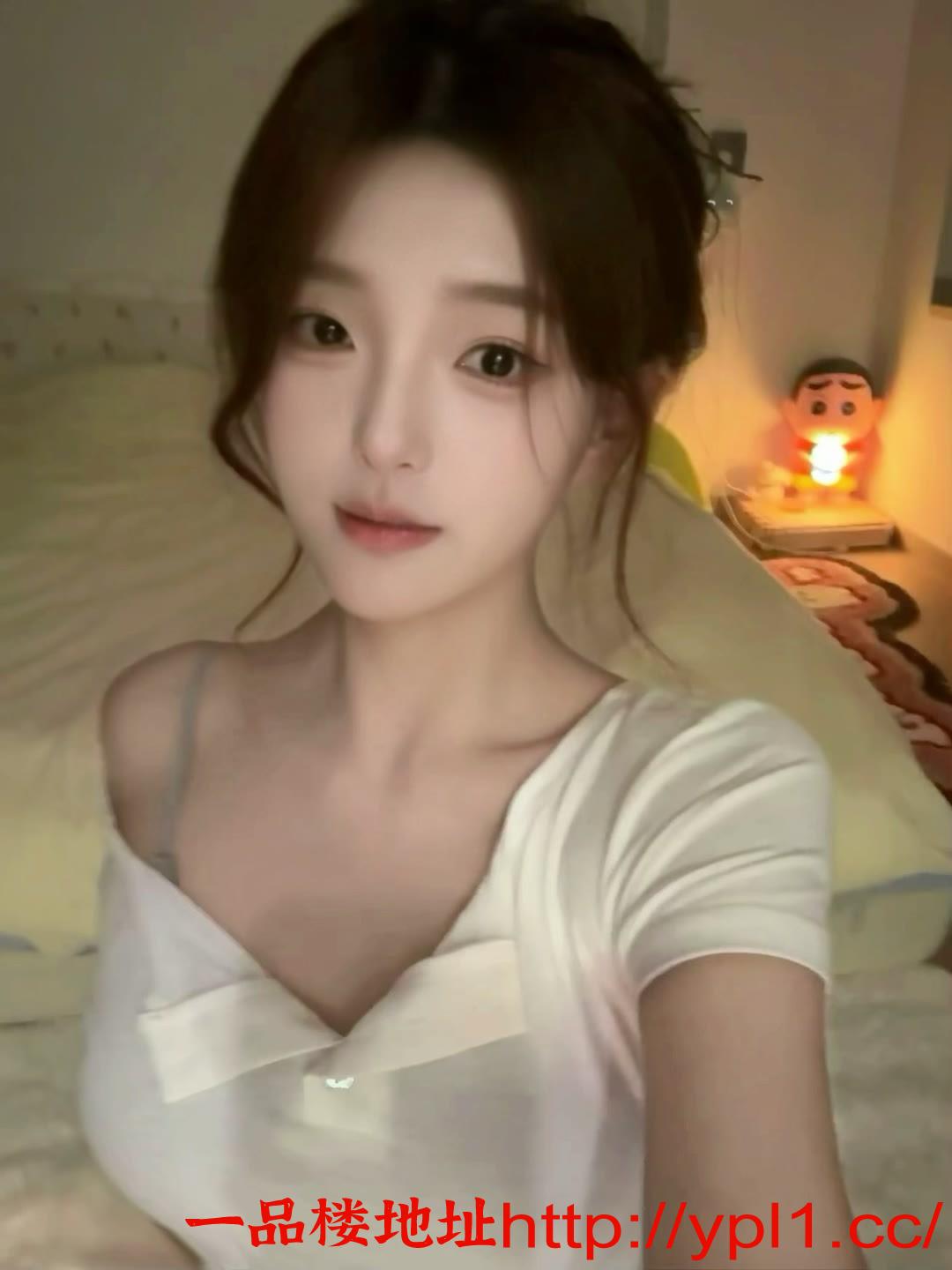 风骚美乳舌吻粉嫩少女