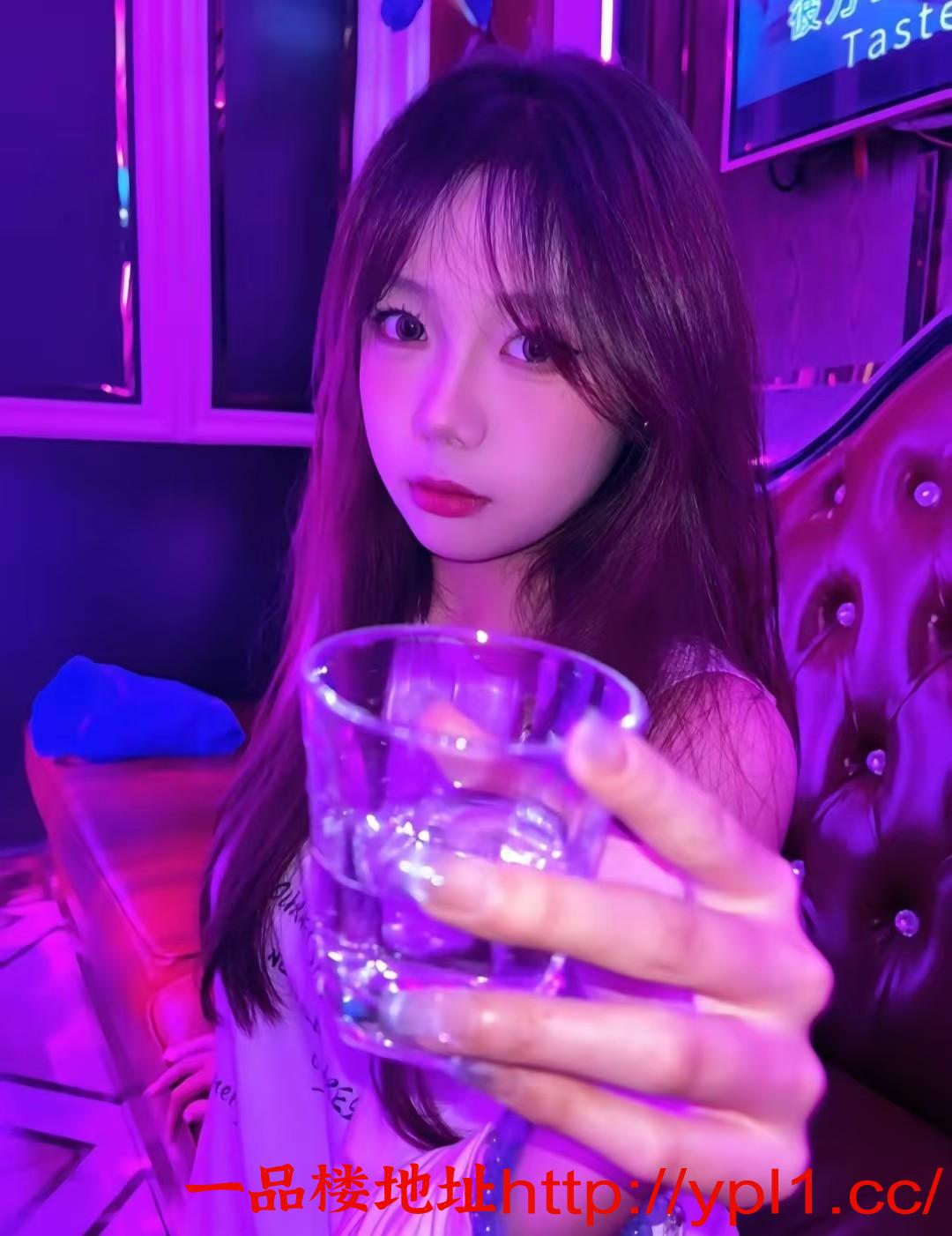 粉嫩多汁商k小姐姐