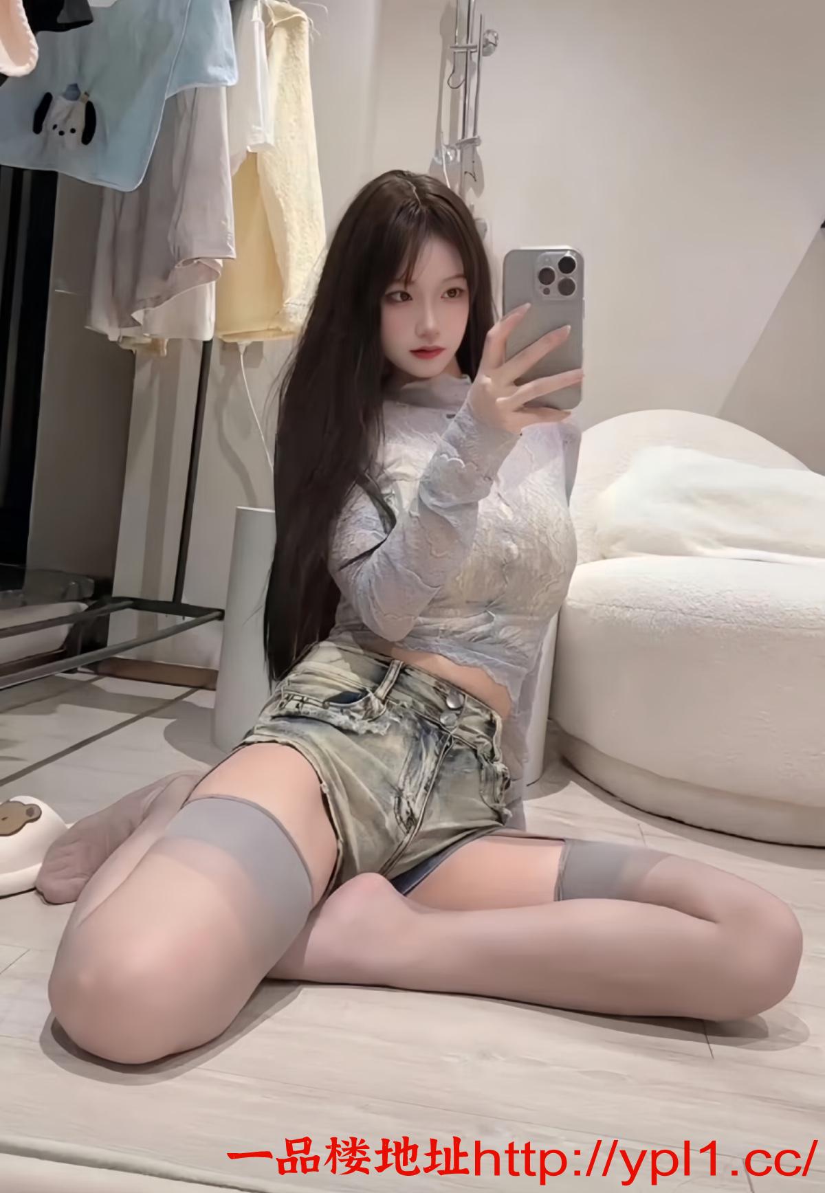 喜欢口爆的丝袜小美女 好会玩