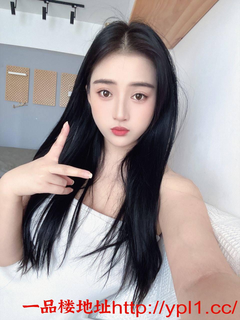 蜜桃臀护士制服诱惑