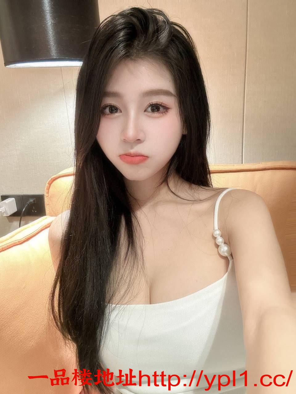 巨乳逼紧水多白嫩