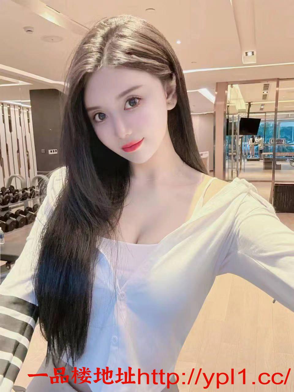 白云高挑白嫩大奶御姐