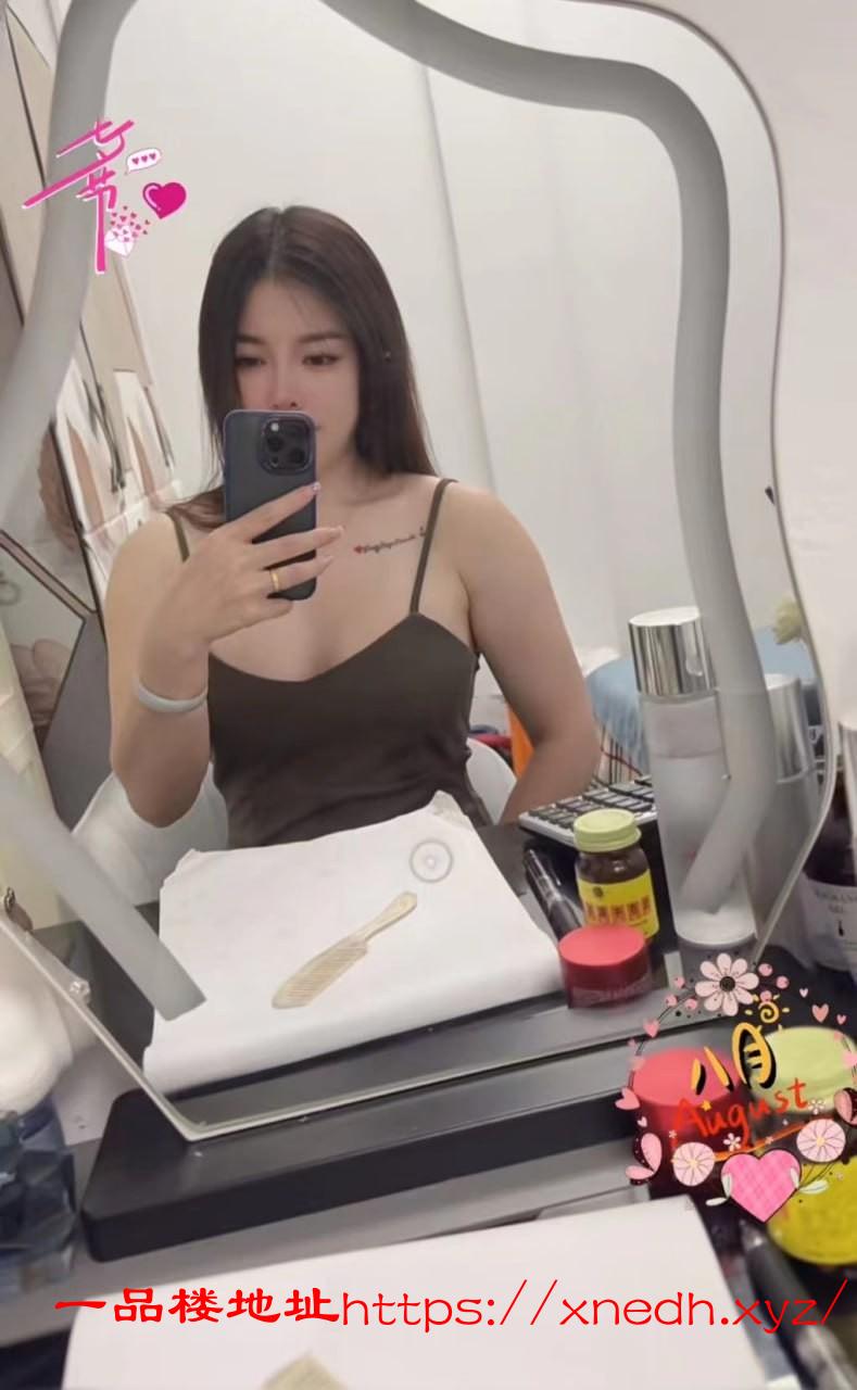 前凸后翘骚妹妹