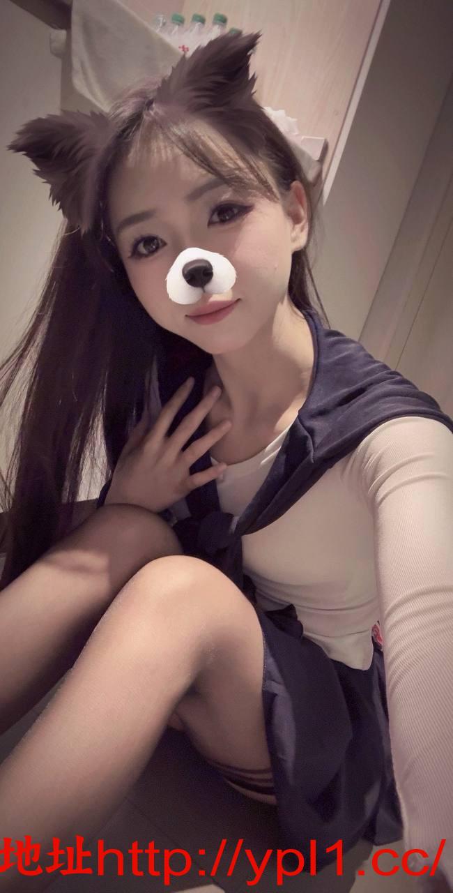 水润紧致一线天嫩妹