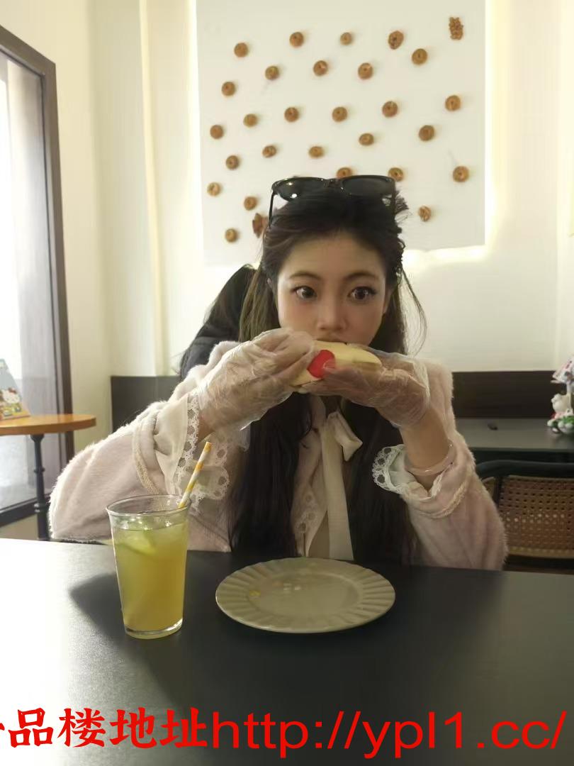 白嫩小姐姐 身材很棒