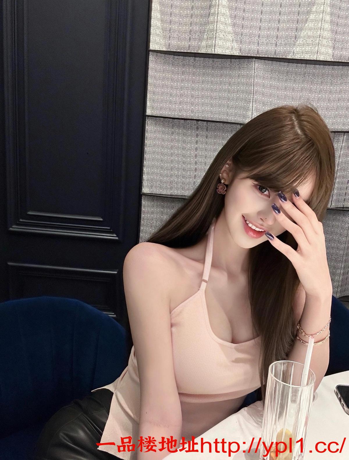 年轻的肉体，后入屁股很弹，里面夜超紧（可外出）