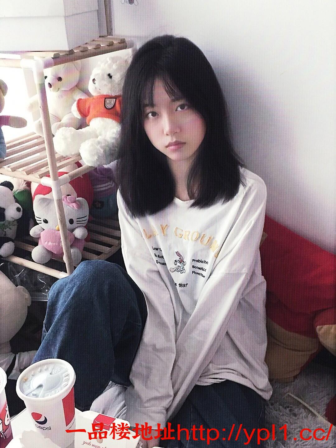 高中学生可三通粉嫩