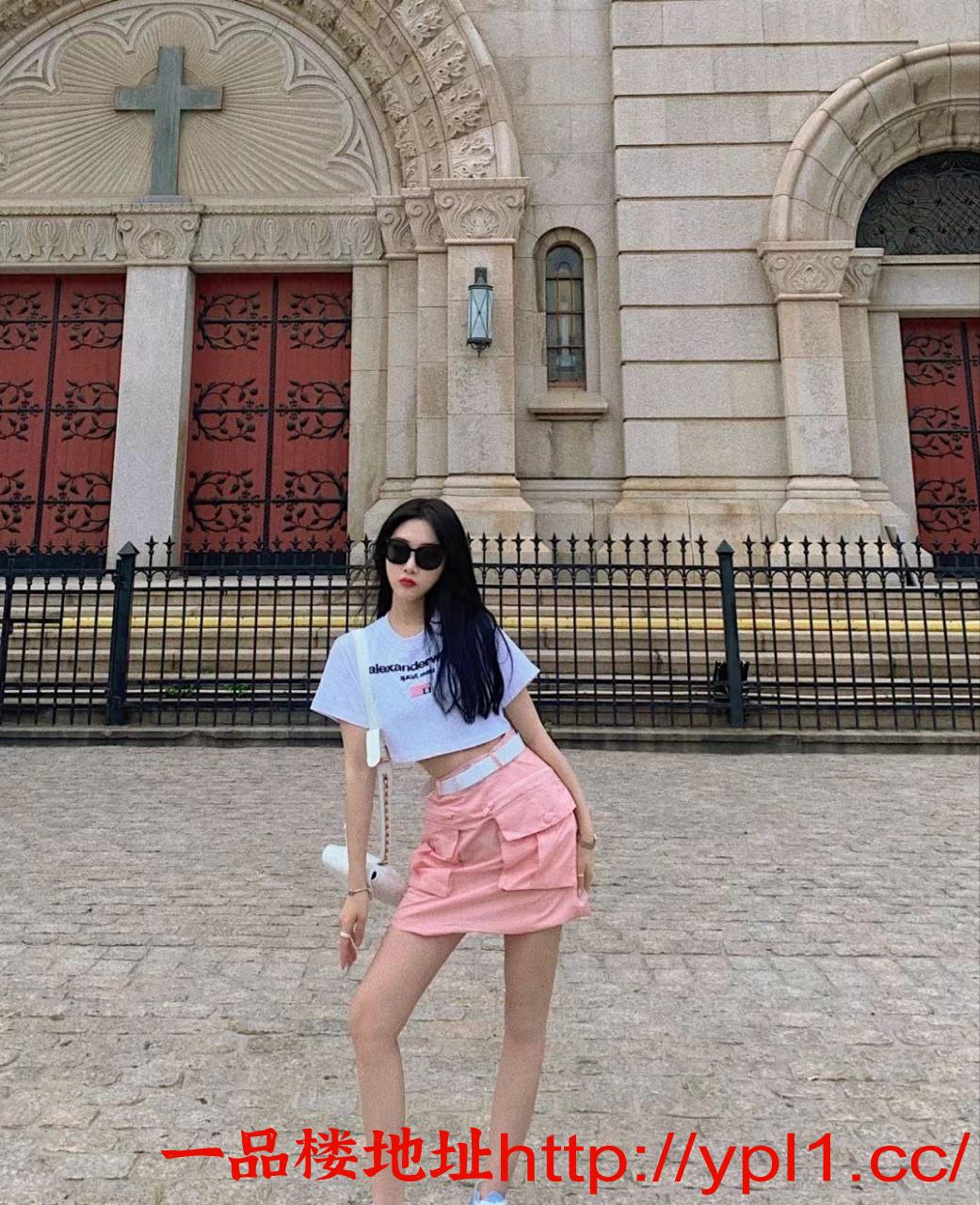 热情爱笑，服务好，通过很多细节，能看出老师很永新