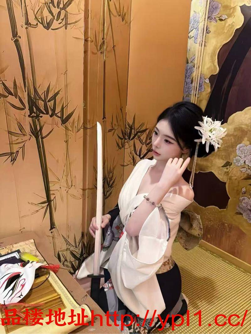 文静女孩刚做不久身材好漂亮兼职小妹