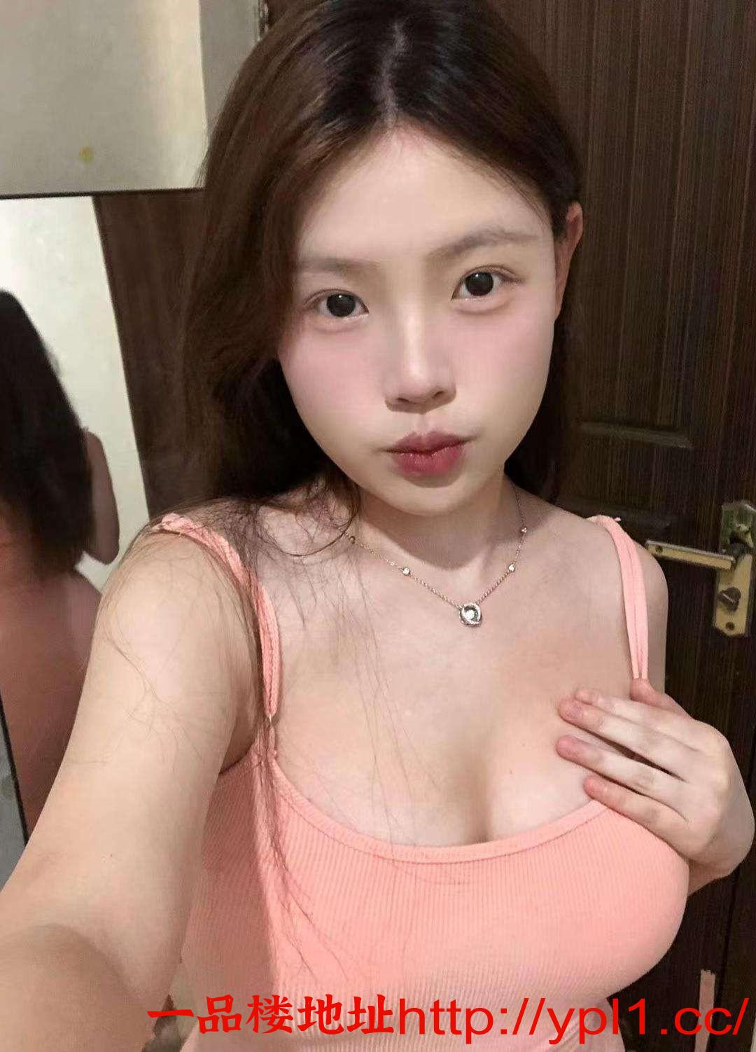 兼职热情嫩妹带房水多逼嫩