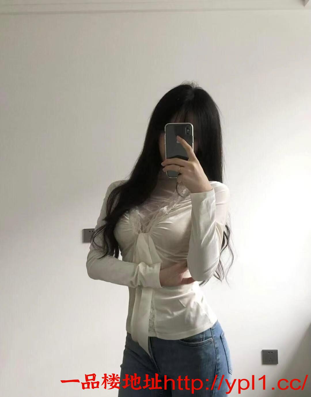 体验极品黑丝包臂裙闷骚水多美少女