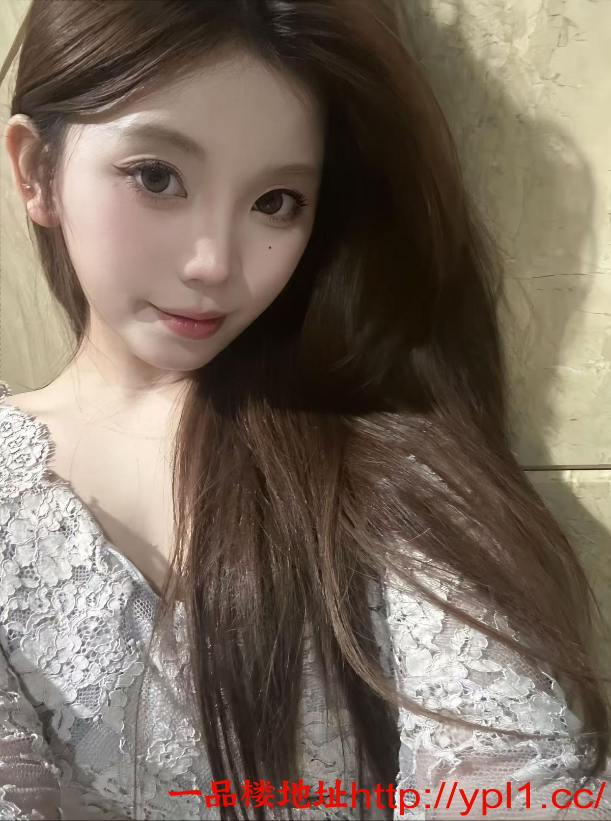 性感妹妹逼粉可颜射深喉刚开发出来很敏感